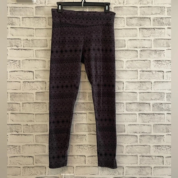 Women's Eddie Bauer Leggings Gray & Black Textured Aztec print Medium - Picture 1 of 3